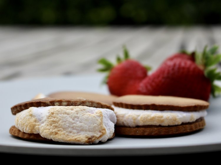 A very simple s’more idea featuring Pembroke Patisserie Gingerbread